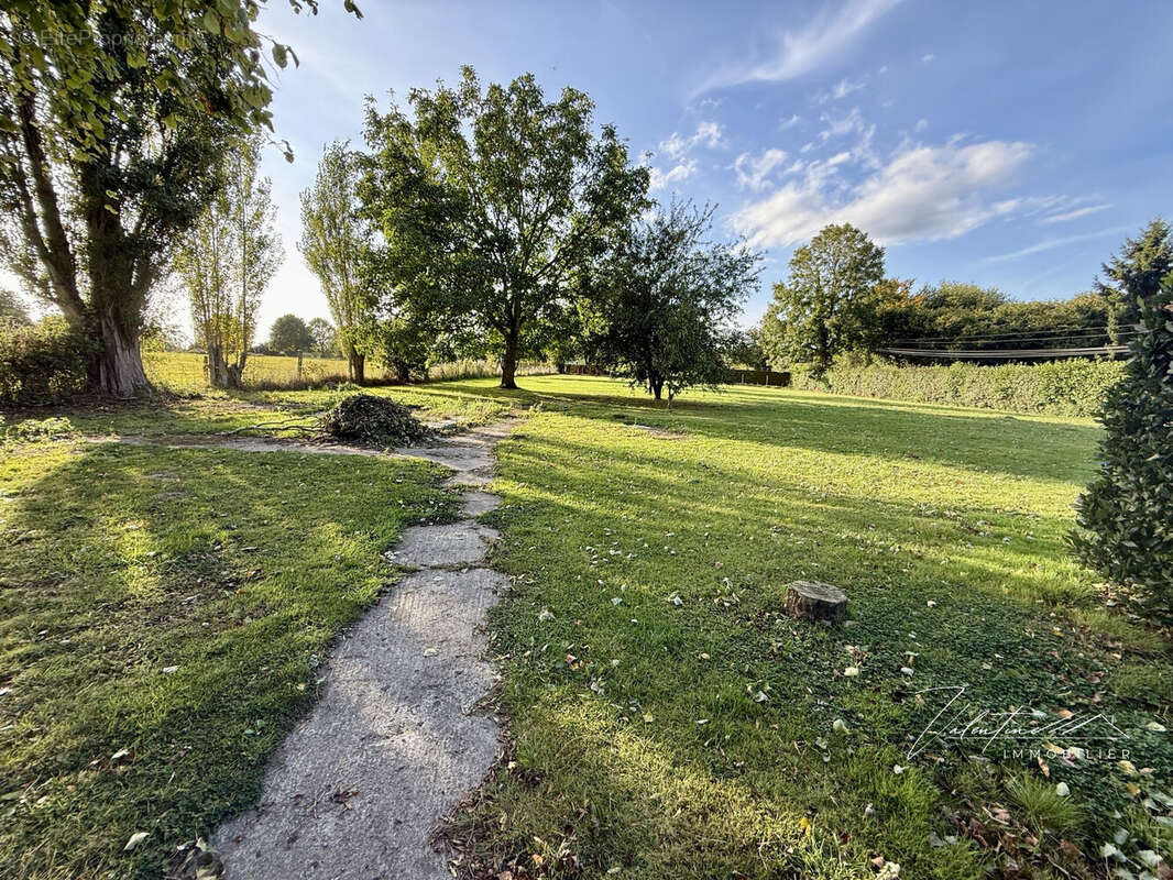 Terrain à PONT-L&#039;EVEQUE