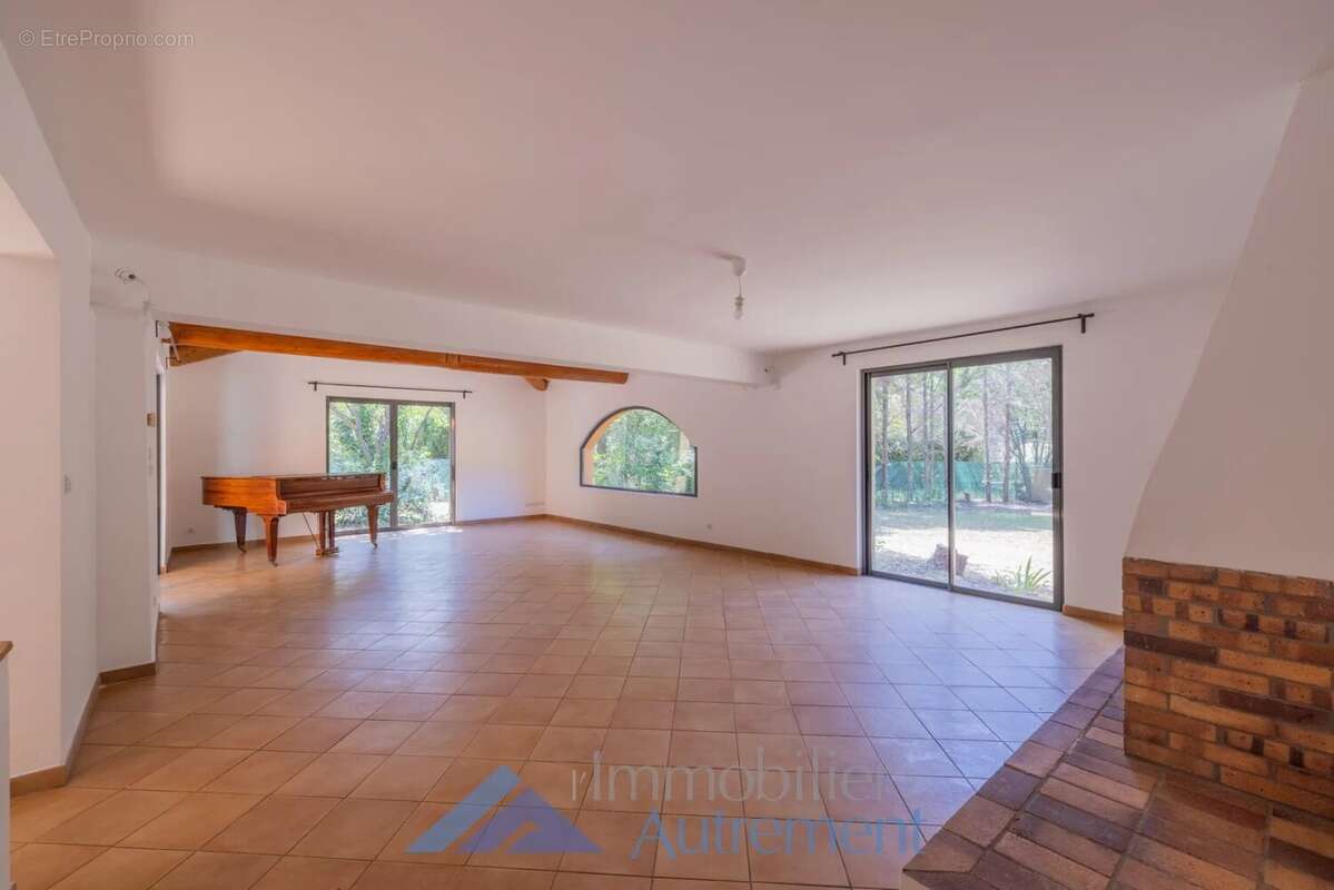 Maison à LE THOLONET