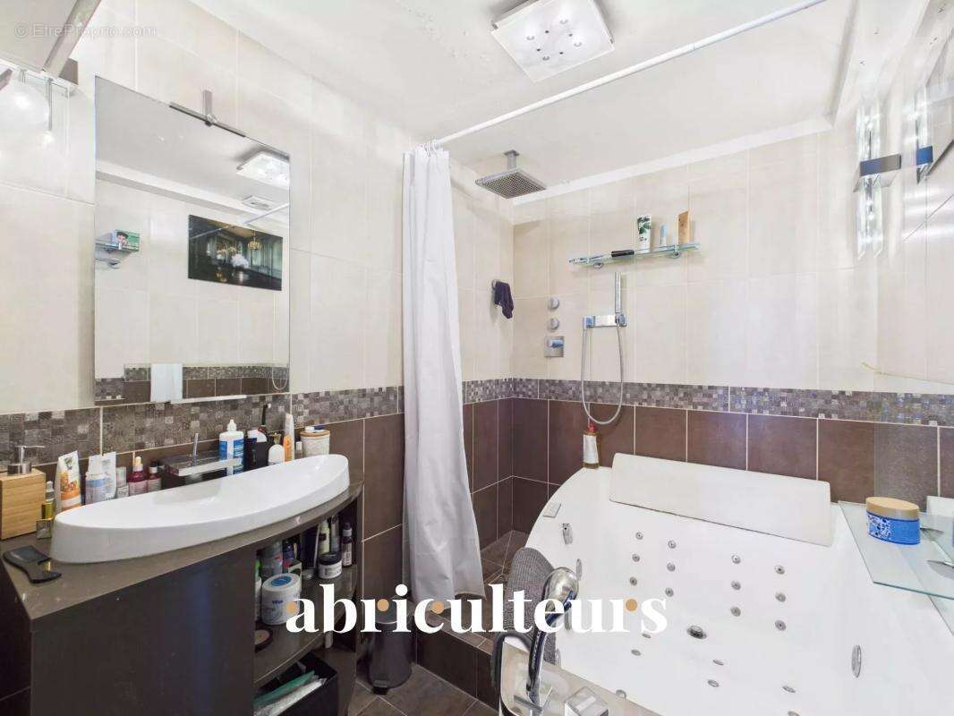 Appartement à PARIS-4E