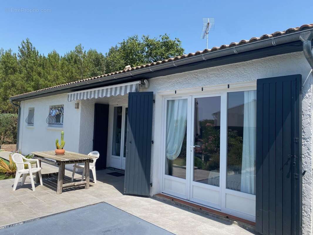 Maison à ARES