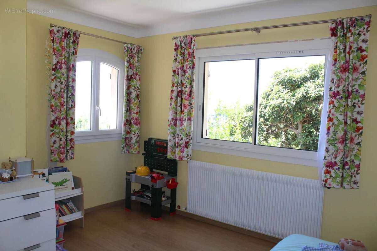 GRASSE, Belle Villa 5 P, position dominante - photo 13