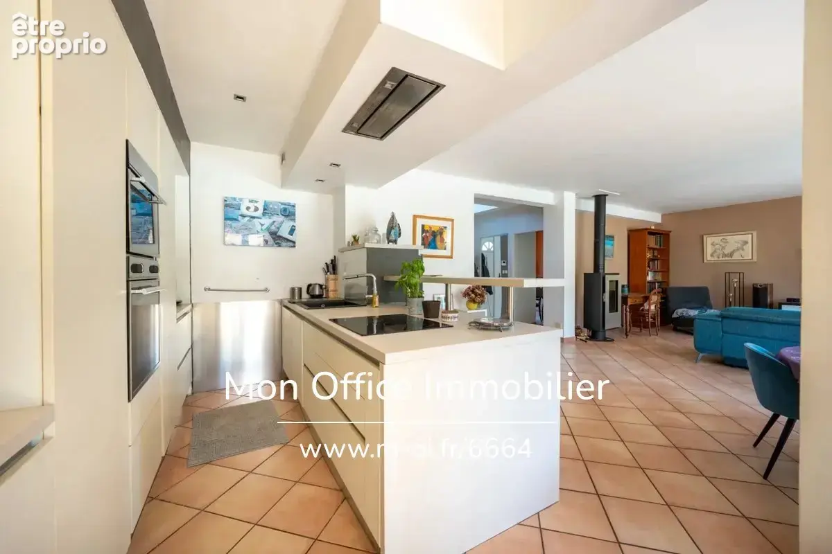 Référence : 6664-NZW. - Maison 4 chambres - piscine, sous sol, garage - photo 8