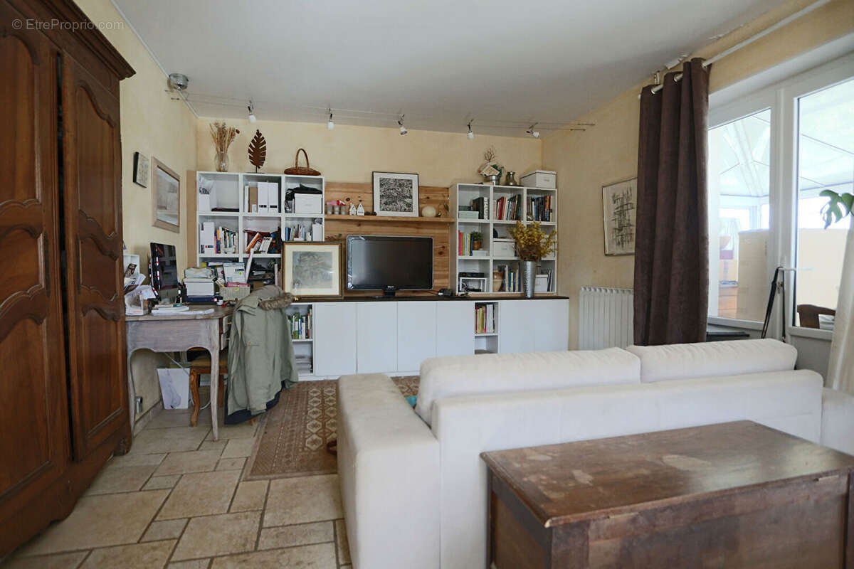 Propriété à Pouzol  composé d'une maison de 205m² et un gite de 92m² - photo 8