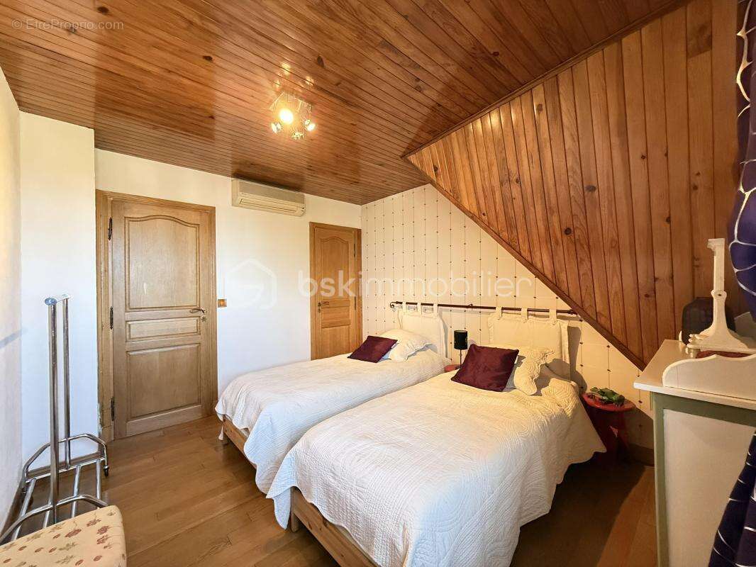 Maison spacieuse avec terrasse et jardin dans un cadre serein - photo 15