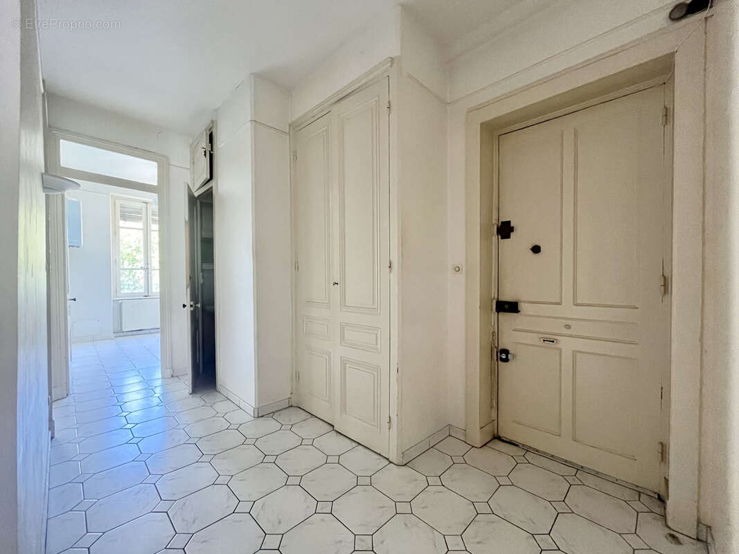 EXCLUSIVITE - T2 de 59,13m2 (loi Carrez) - 3ème étage - photo 9