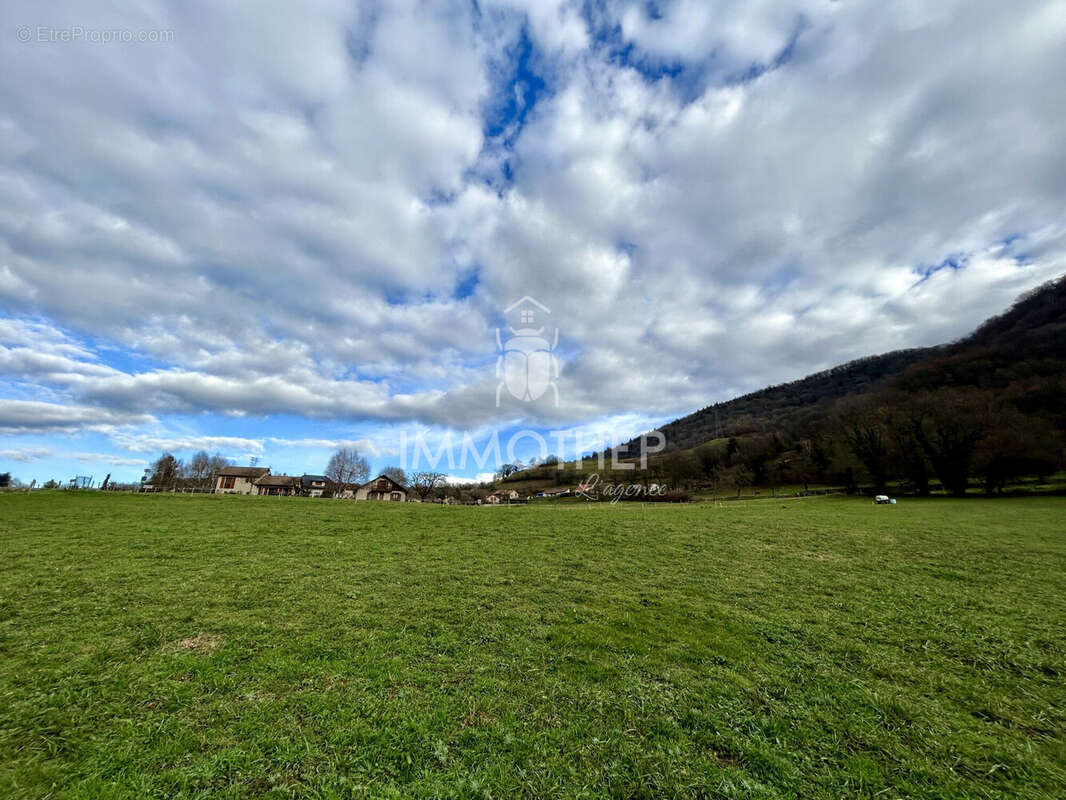 Terrain 746 m² à Jarrie  - photo 3