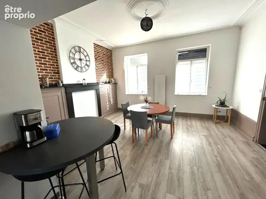 Maison de style Bourgeoise entièrement rénovée située au coeur du village !! Prix NEGOCIABLE ! - photo 8