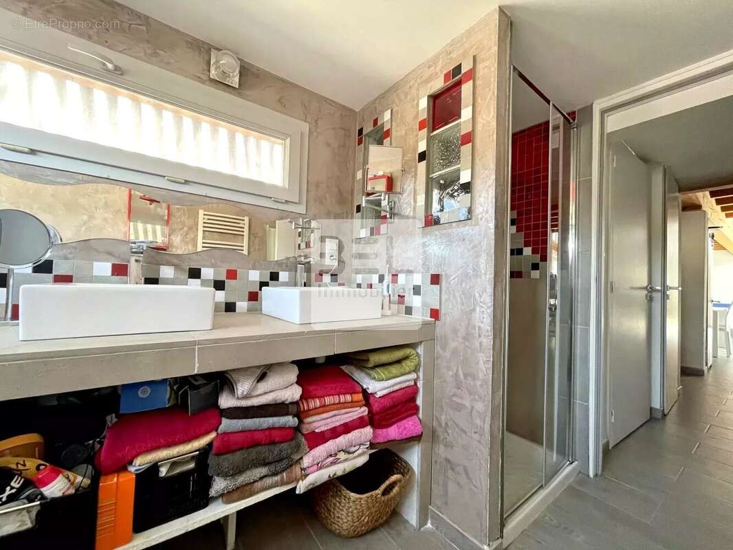 VEDENE maison contemporaine ossature bois avec terrasses et piscine - photo 11
