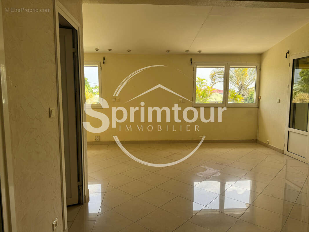 À VENDRE   BAIE-MAHAULT Villa Créole T6 avec Piscine sur Terrain de 1000 m2 - photo 20