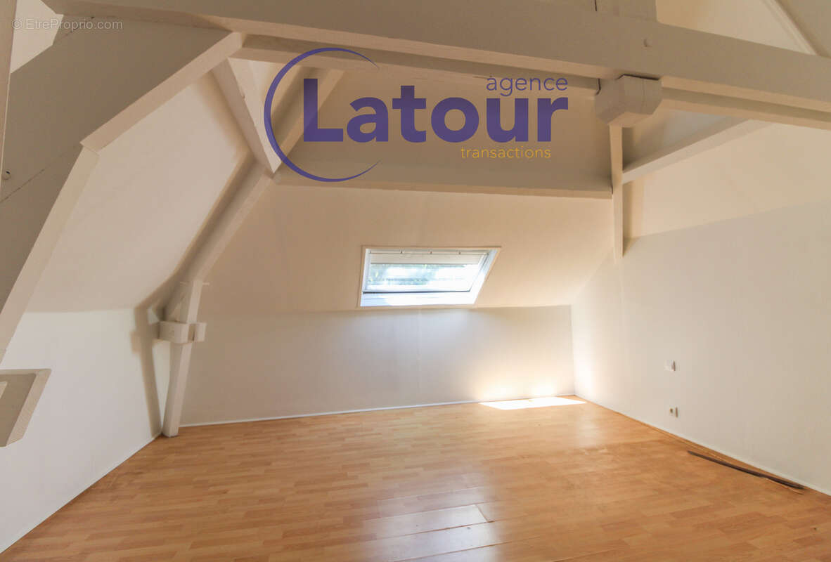Beau pavillon avec sous-sol de 7 pieces sur 875 m2 de terrain. - photo 10