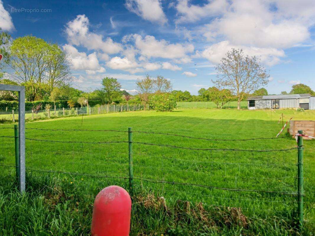 Terrain à SAINT-VINCENT-DES-LANDES