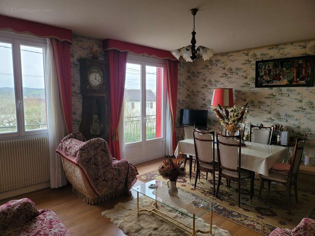 Maison à SAINT-LEONARD-DE-NOBLAT