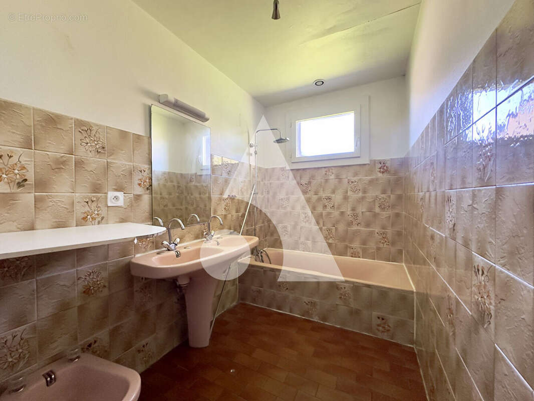 Maison à BAGNAC-SUR-CELE