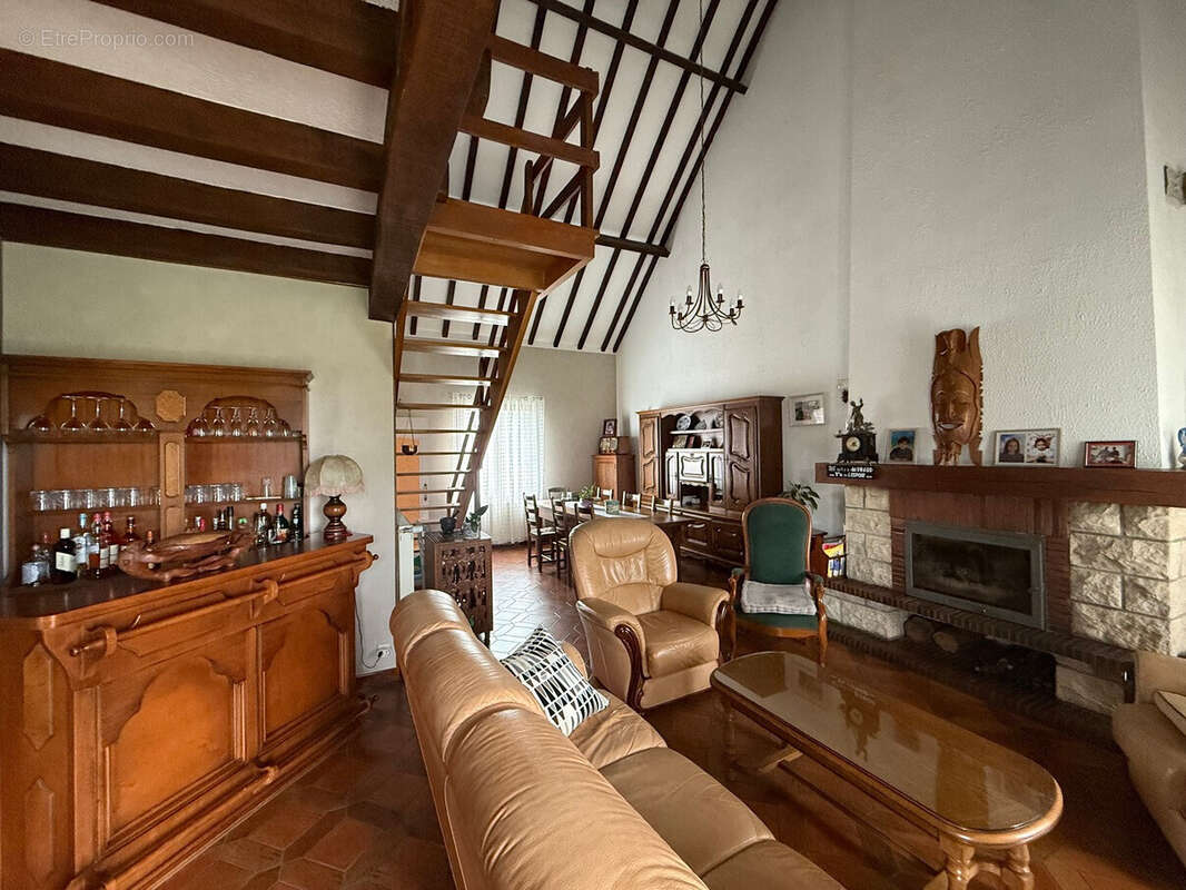 Maison à LES BORDES