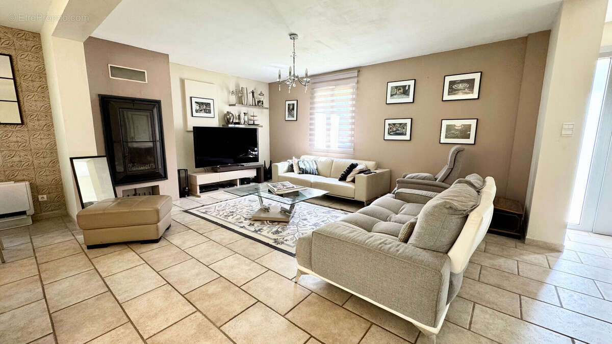 BOUC BEL AIR - Bastide type 6 de 200m² sur 4000 m² de terrain - photo 5