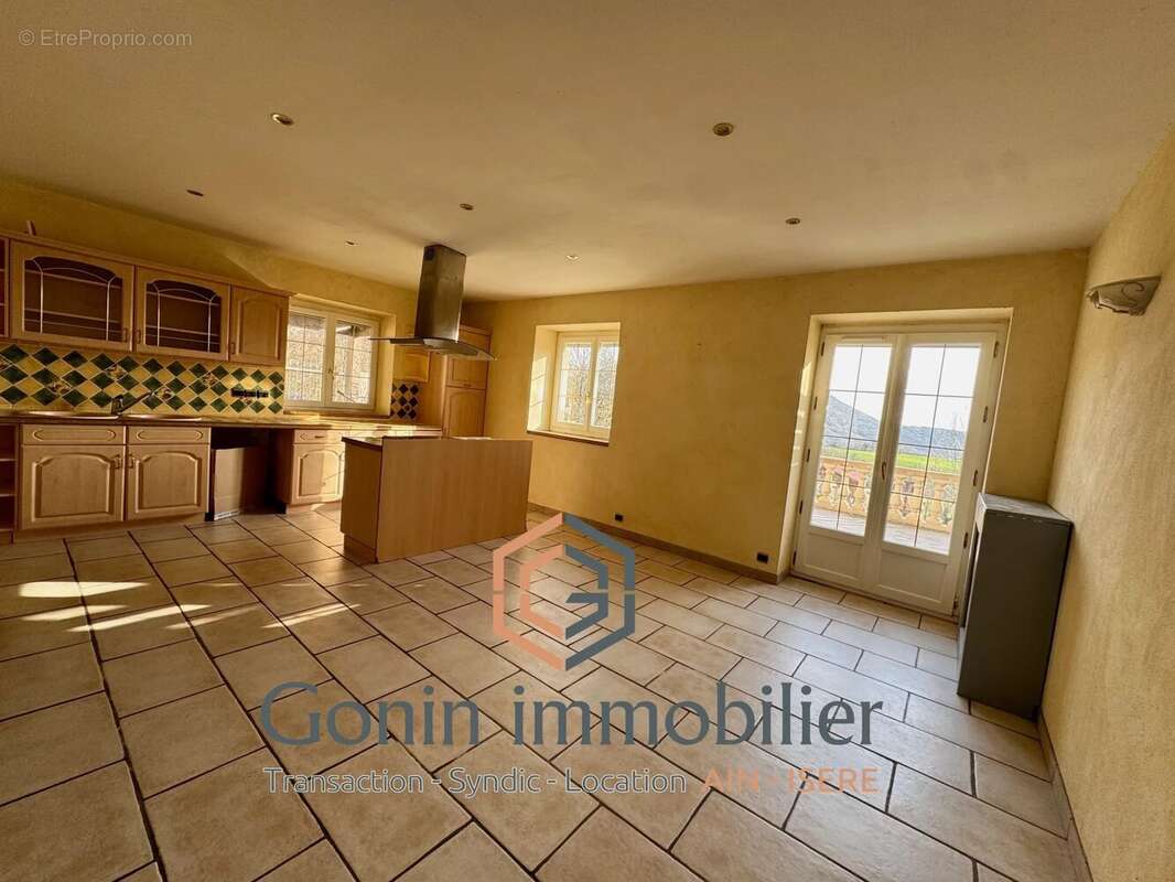 Maison à SAULT-BRENAZ