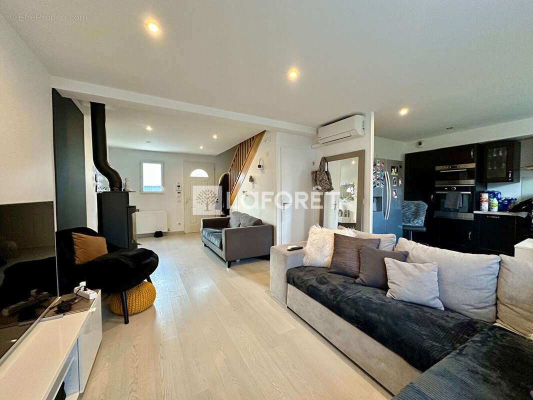 Maison à SAINT-GERMAIN-LES-ARPAJON