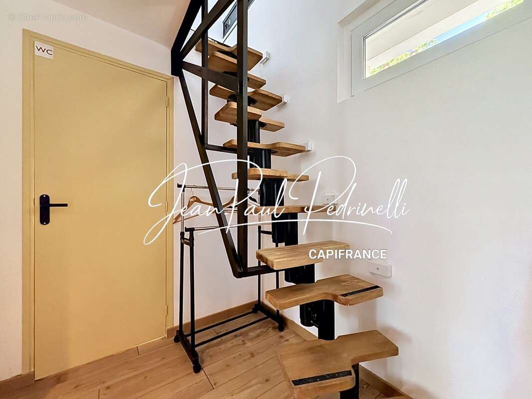 SAINT-RAPHAËL, Duplex 3 pièces 59 m² total,  meublé et équipé,  parking privatif et climatisation - DPE C - photo 36