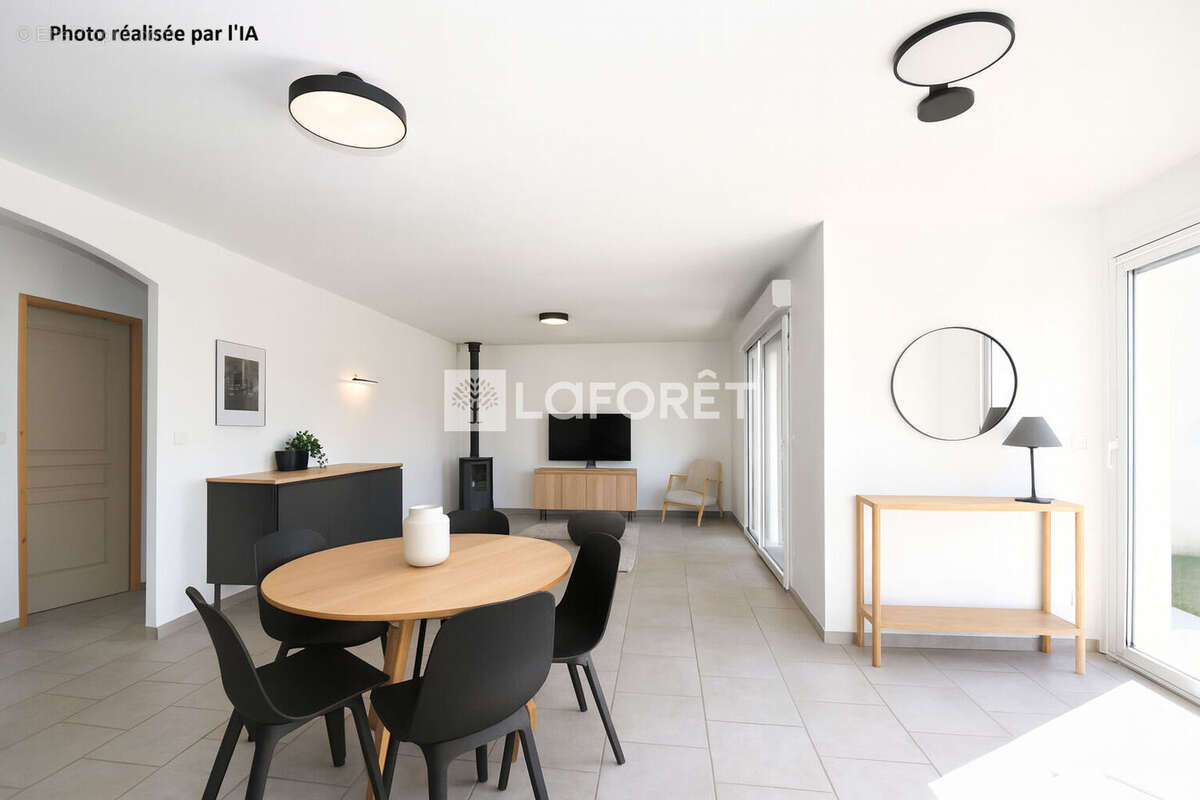 Maison à BAGNOLS-EN-FORET