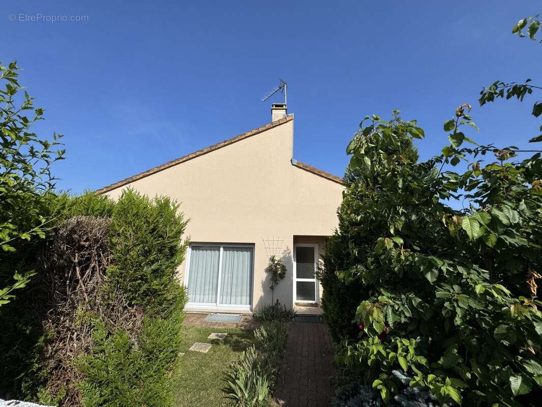 Maison 190 m² à Villepreux  - photo 3