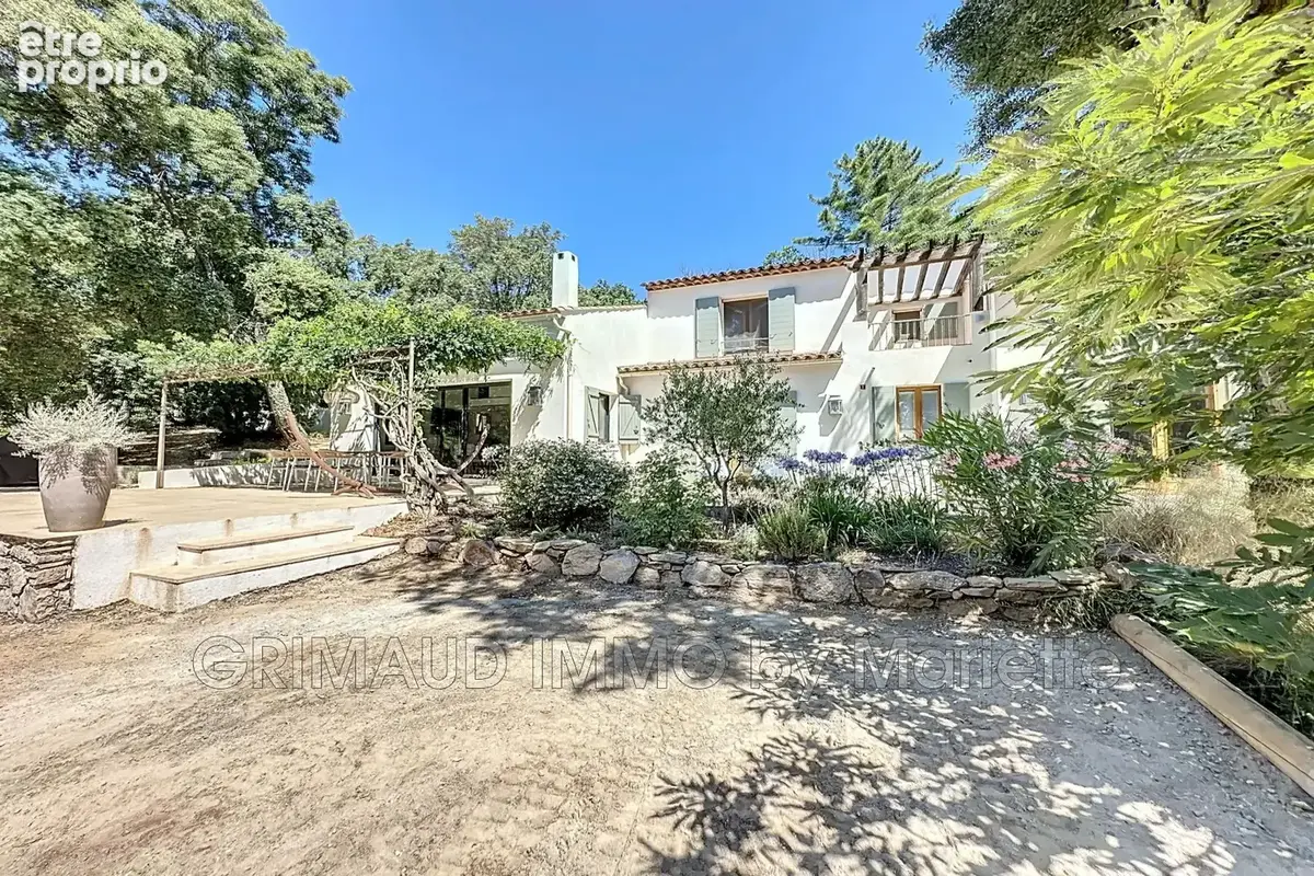 Maison 156 m² à La Garde-Freinet  - photo 2
