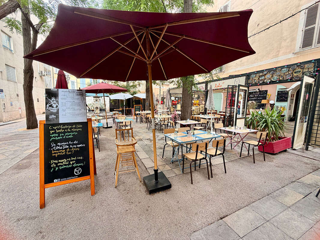 A vendre en semi-exclusivite fonds de commerce restaurant 75 m2 idealement situe  en zone franche au centre ville de toulon - photo 2