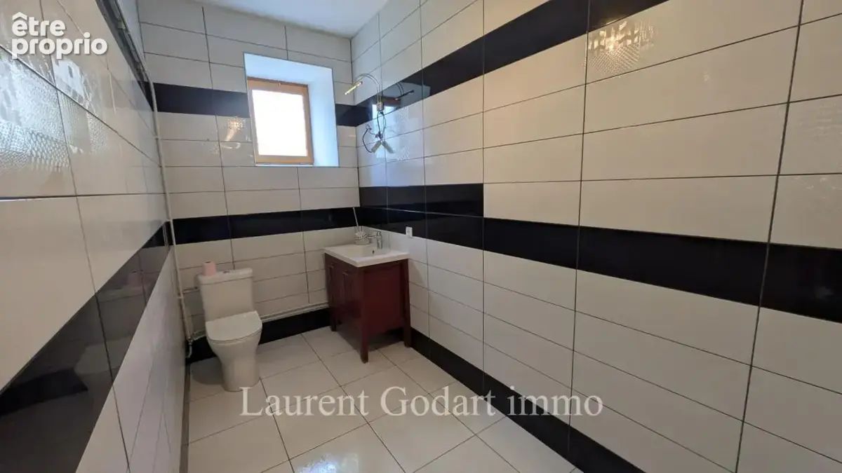 Maison de village en pierre avec 5 chambres et cour - photo 11