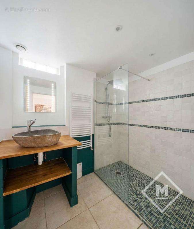 Appartement à MARSEILLE-4E