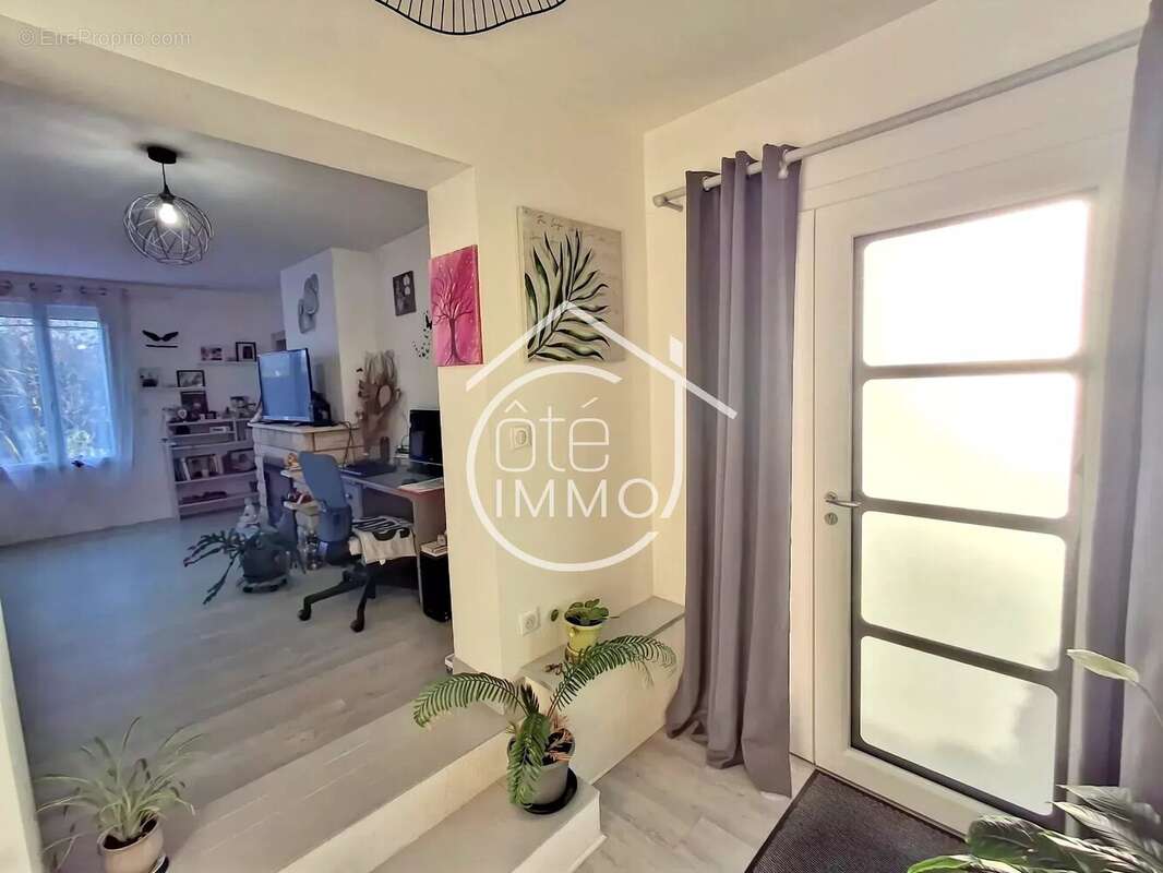 Maison à COURS-DE-PILE