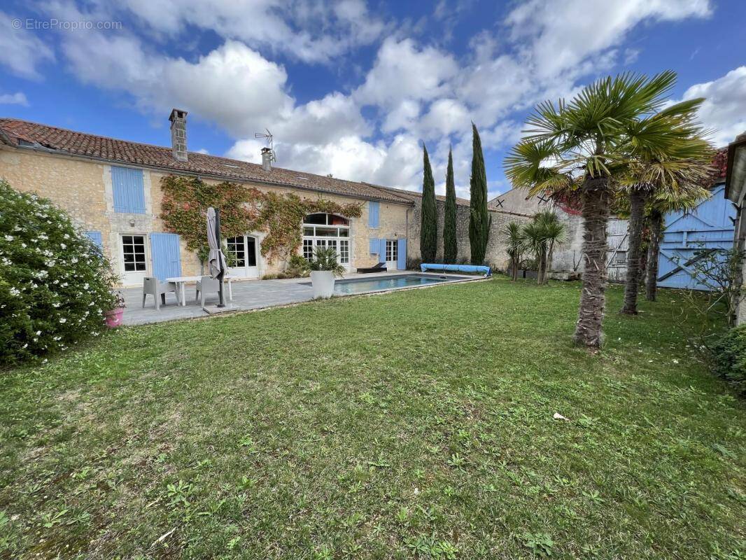 Maison à FLEAC