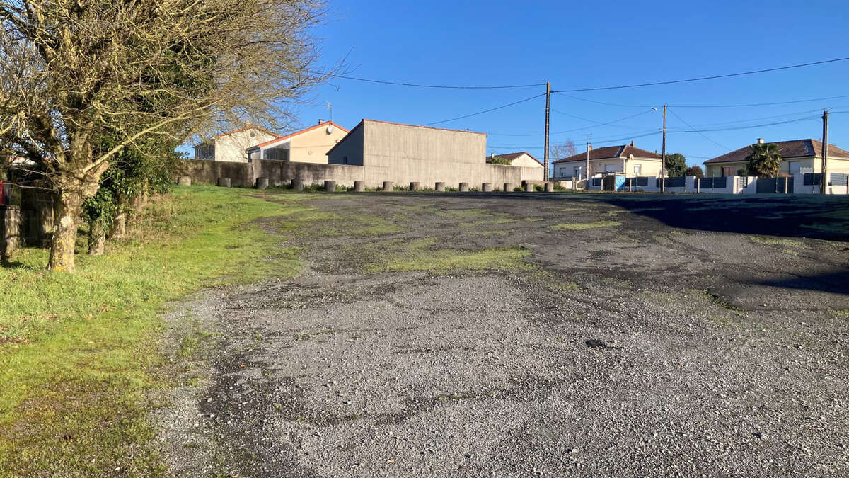 Commerce à SAINT-LAURENT-SUR-SEVRE