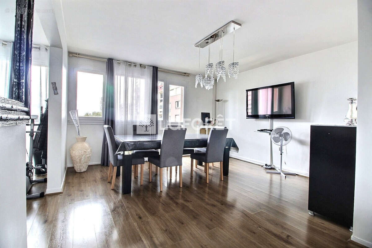 Appartement à VILLENEUVE-LA-GARENNE