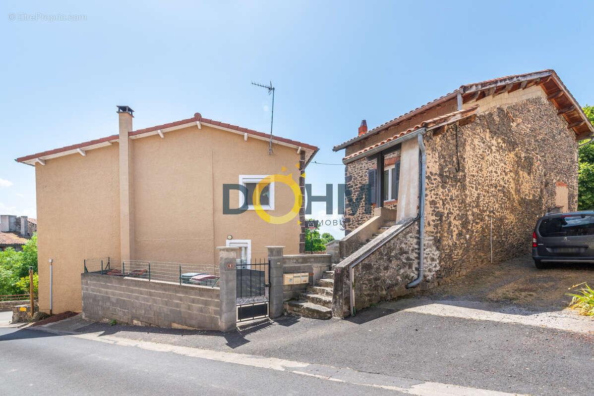 Ensemble immobilier, maison 146m2  plus  2 appartements sur terrain de 1075m2 - photo 2
