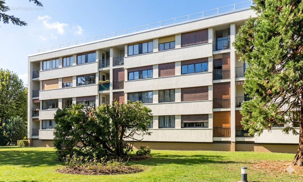 Appartement à LES CLAYES-SOUS-BOIS