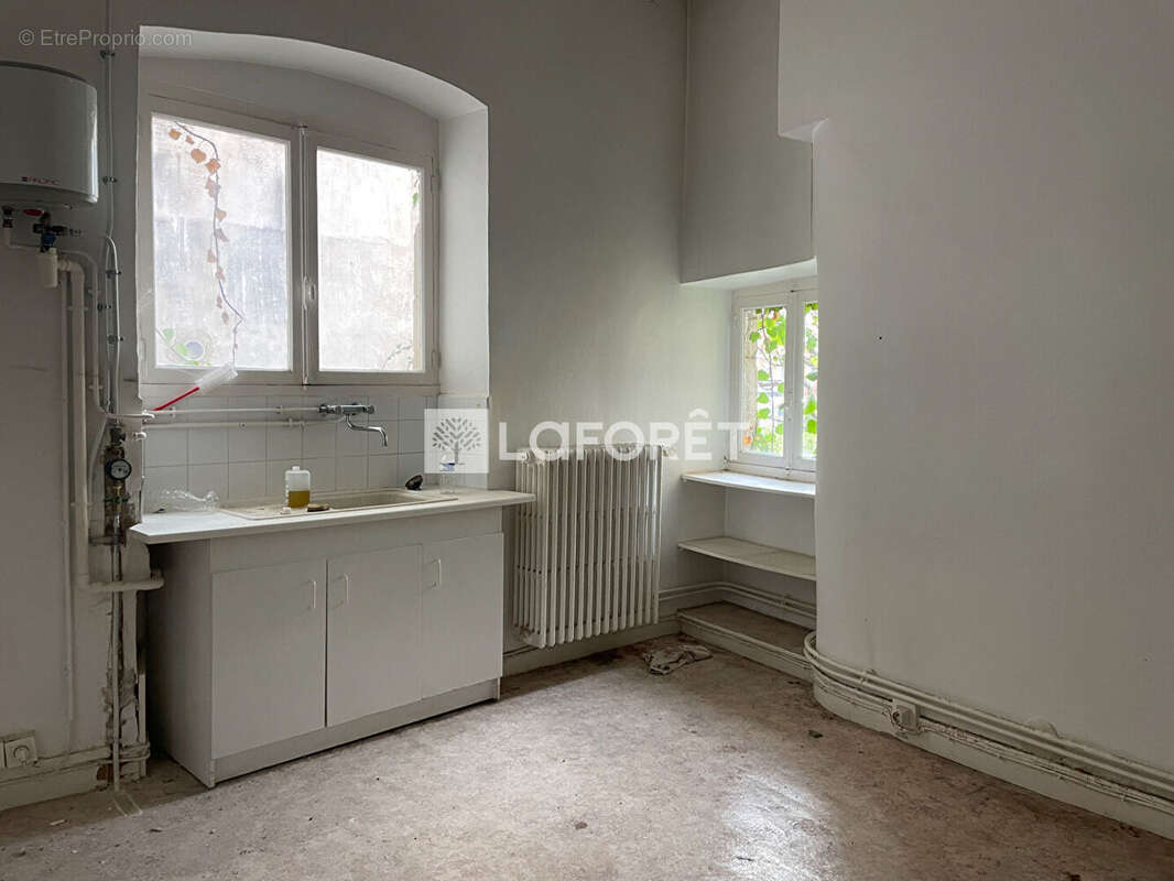 Commerce à LONS-LE-SAUNIER