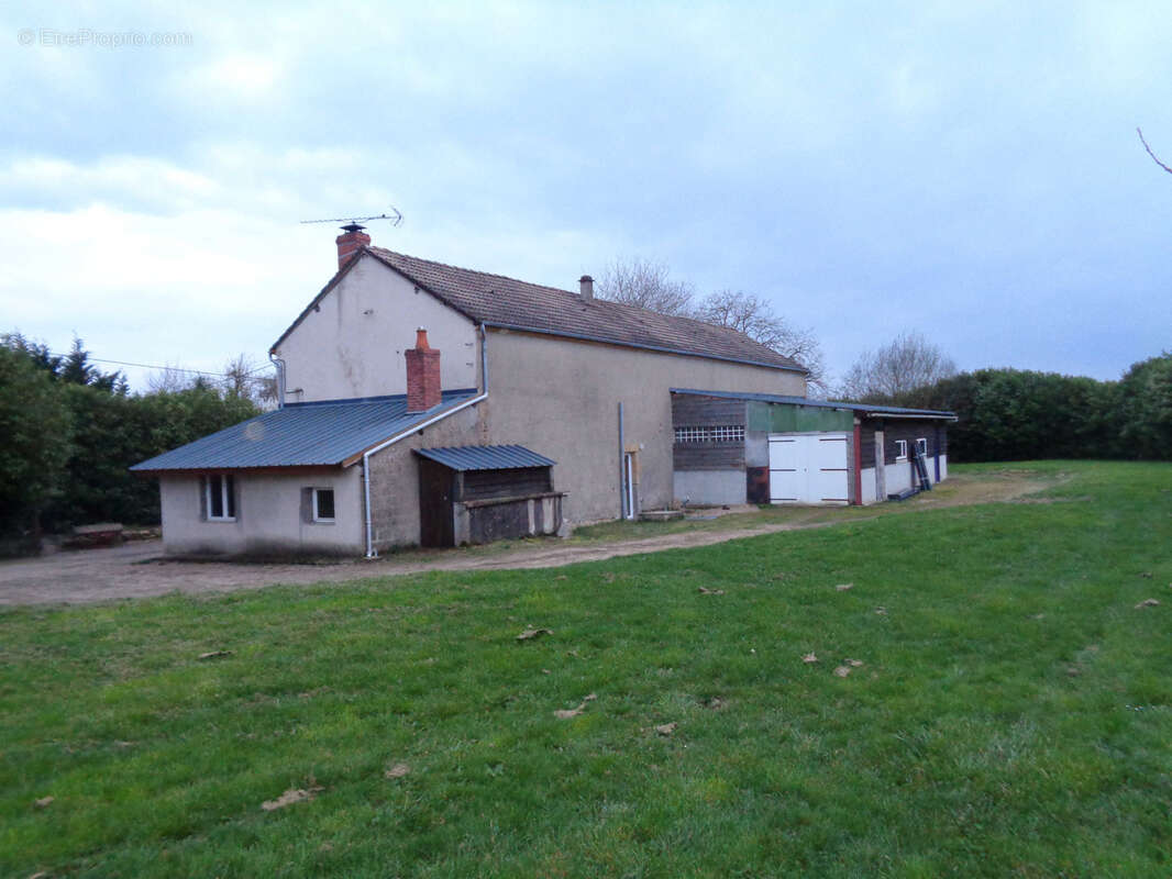 Maison à MONTIGNY-AUX-AMOGNES