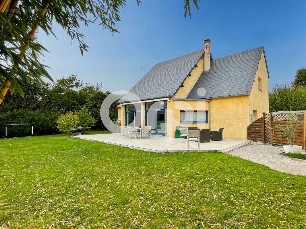 Maison à SAINT-SEBASTIEN-DE-MORSENT