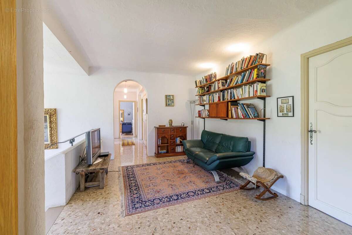 Maison à CHATEAUNEUF-GRASSE