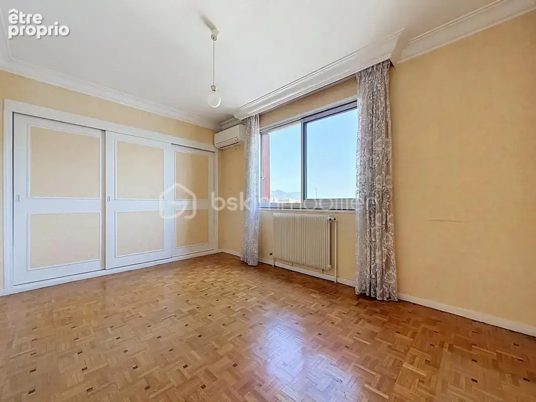 Appartement T5 (en T4) au DERNIER ÉTAGE avec balcon + cave - photo 4