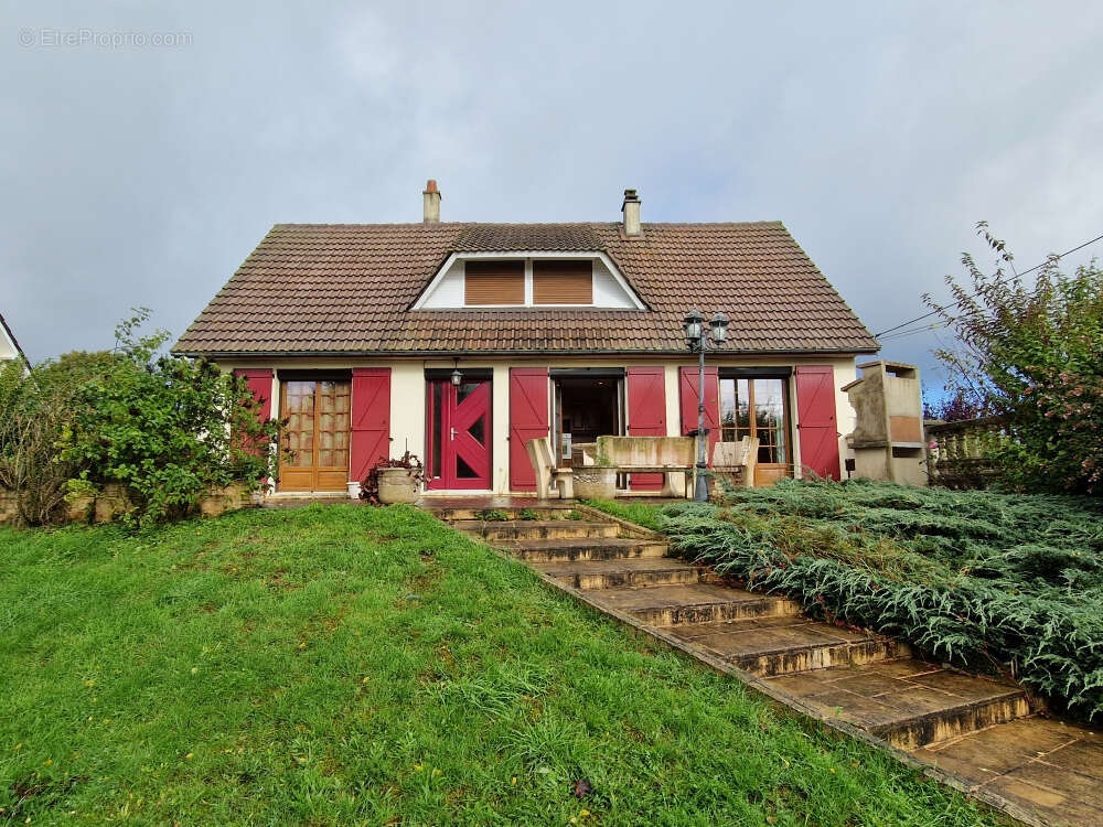 Maison à MONTLANDON