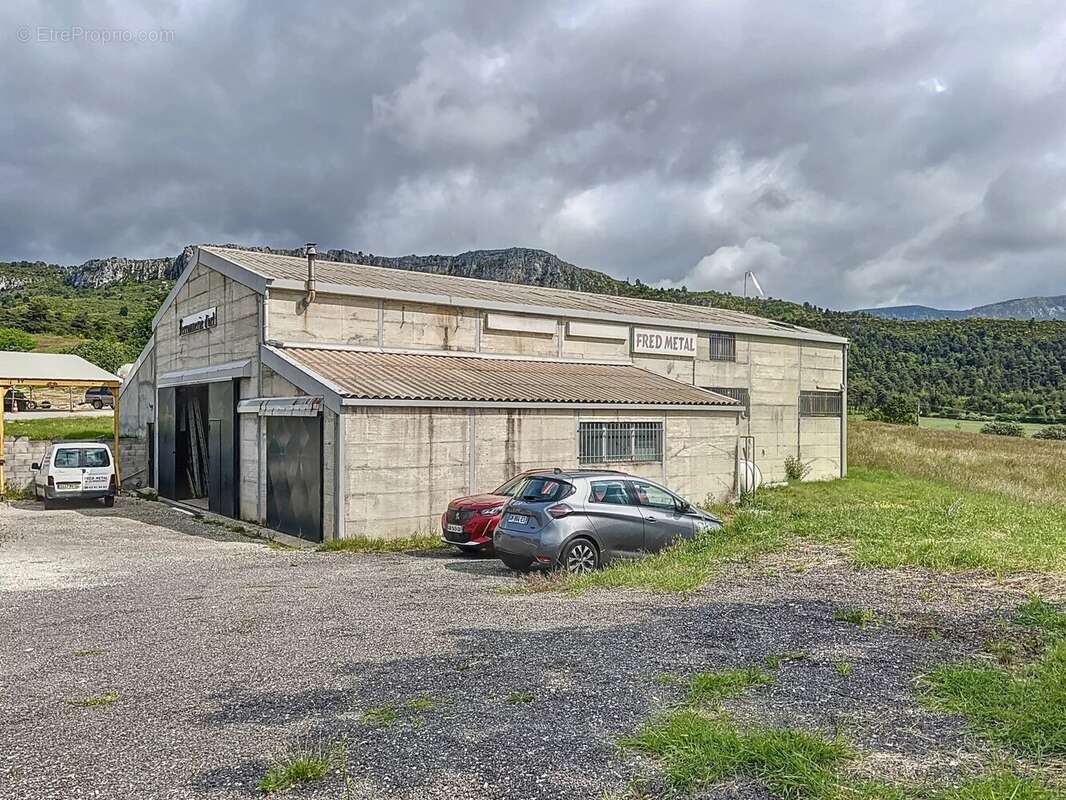 Commerce à PEYROULES