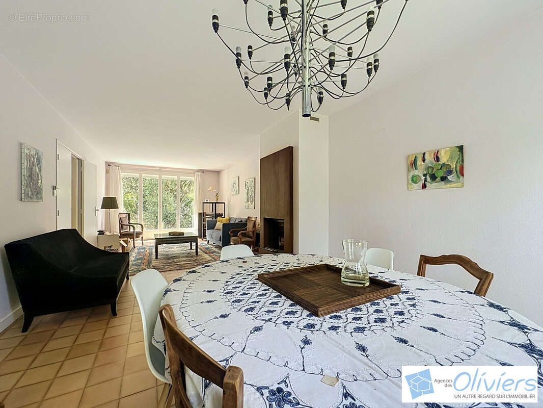Maison 136 m² à Saint-Remy-Les-Chevreuse  - photo 3