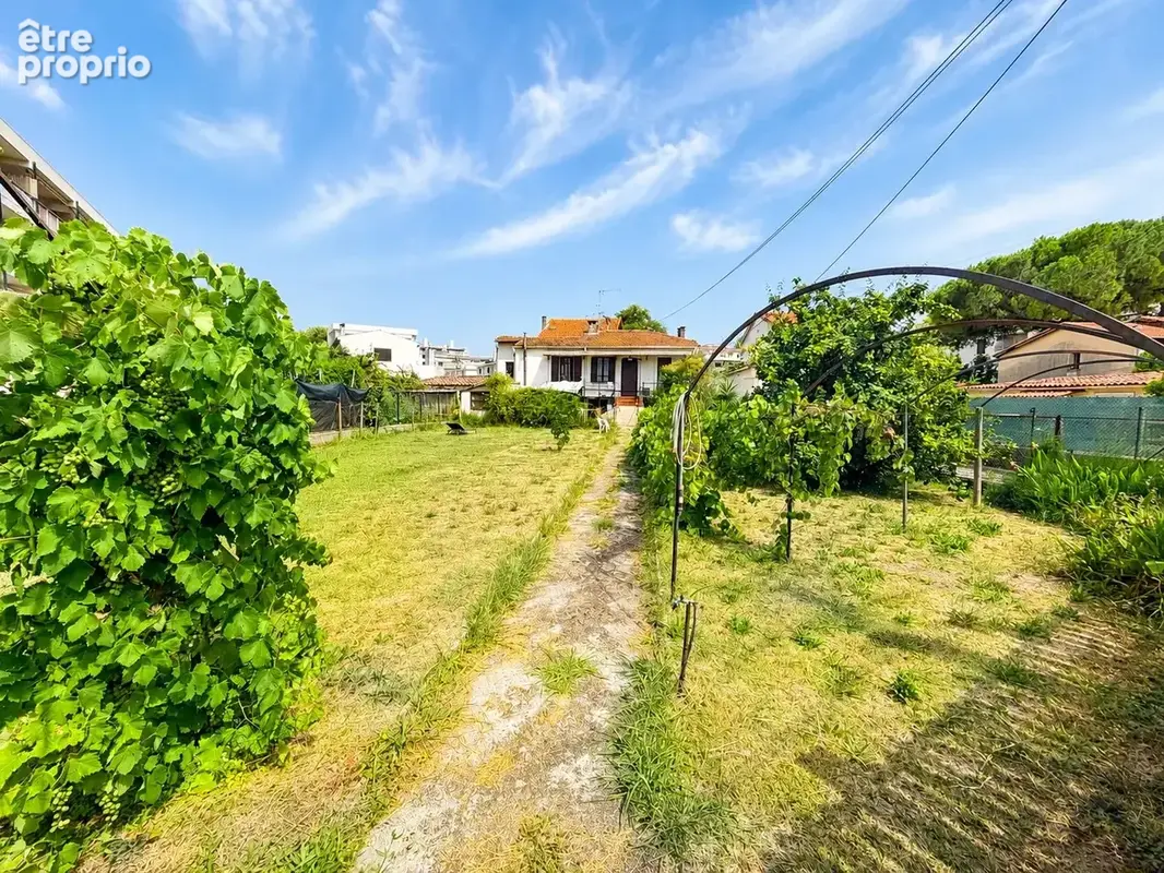 Cagnes-sur-mer -  maison de plain pied - terrain plat de 800m² - photo 9