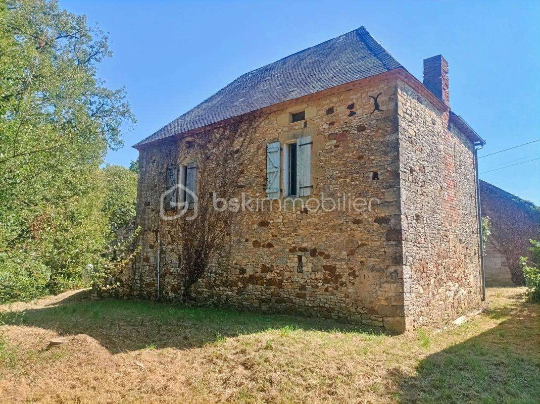 Maison 2 chambres - batiments annexes - terrain  7095 m2 - photo 6