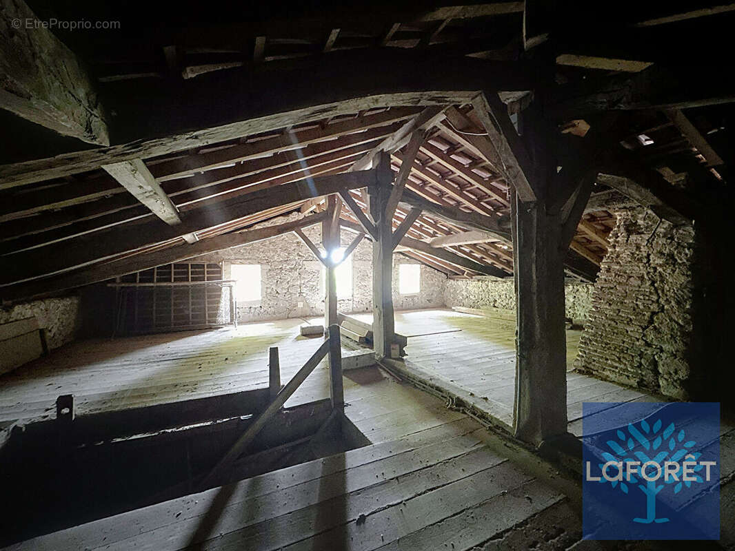 SORT EN CHALOSSE - Ferme et dépendance à réhabiliter - photo 2