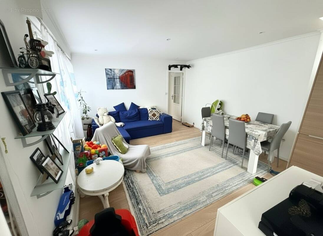 Appartement à LES PAVILLONS-SOUS-BOIS