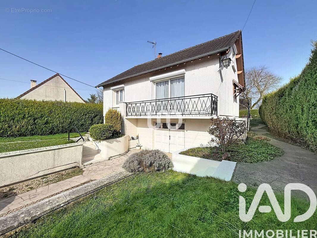 Photo 1 - Maison à CRECY-LA-CHAPELLE