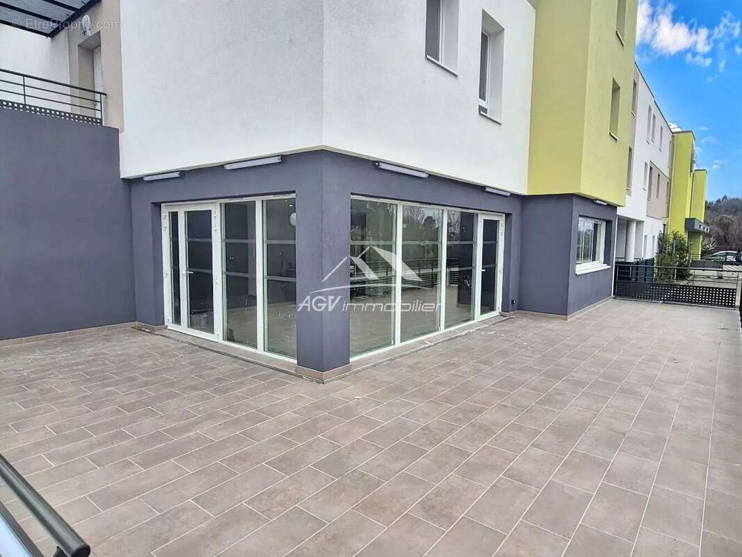 Commerce à SAINT-MARTIN-DE-VALGALGUES