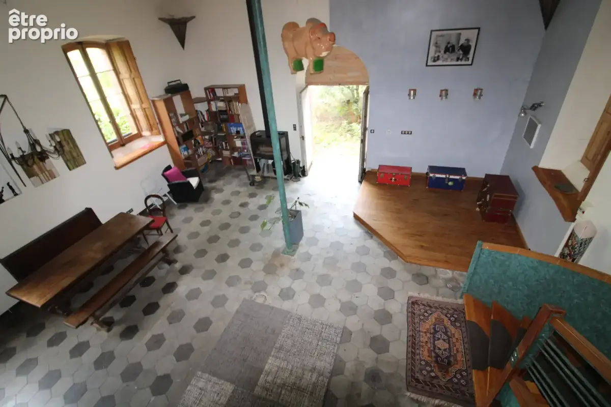 Maison de caractere d'un volume 333 m2  + dependance 86 m2. - photo 4