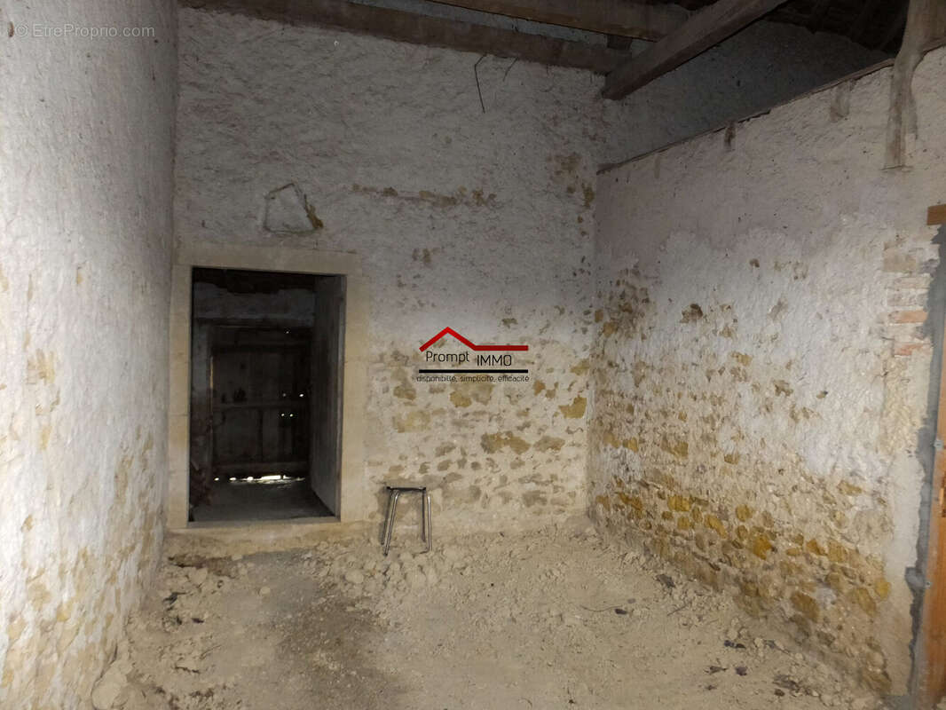 Maison à AINAY-LE-CHATEAU